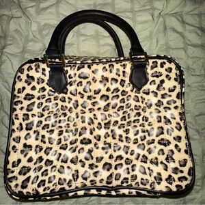 Leopard Print women’s jewelry holder.